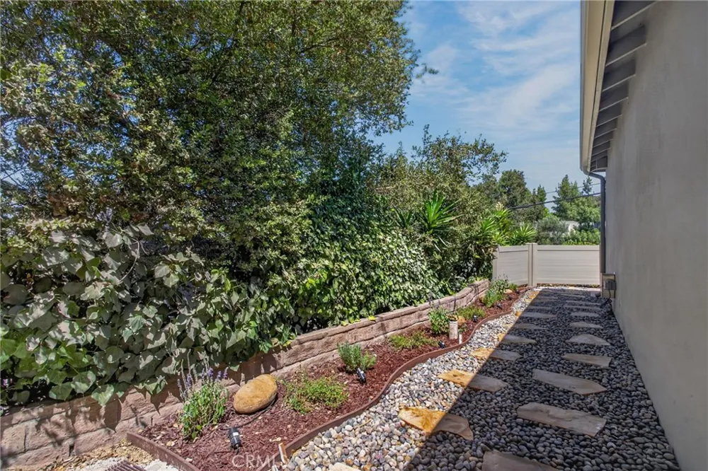 3370 Coy Sherman Oaks, CA 91423