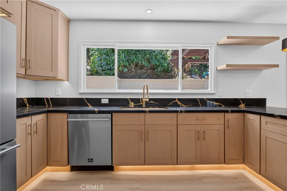3370 Coy Sherman Oaks, CA 91423