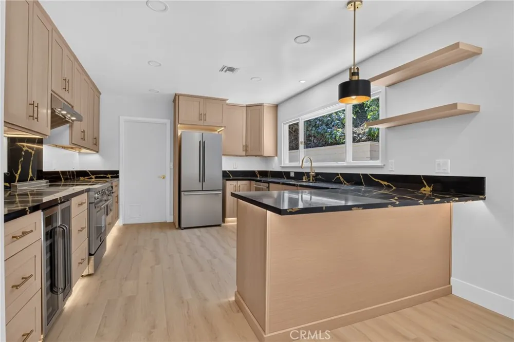 3370 Coy Sherman Oaks, CA 91423