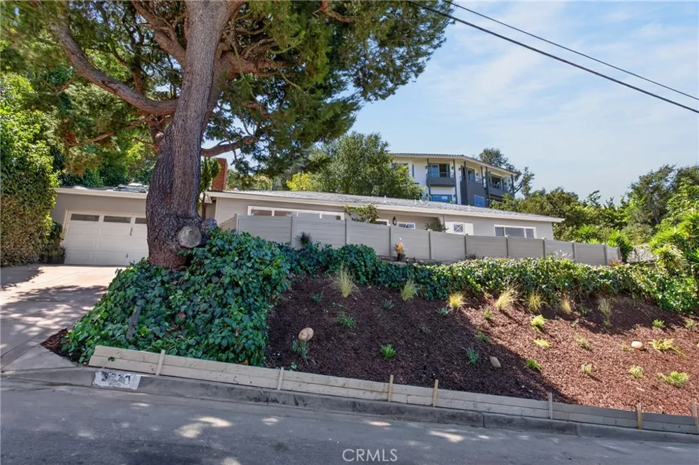 3370 Coy Sherman Oaks, CA 91423