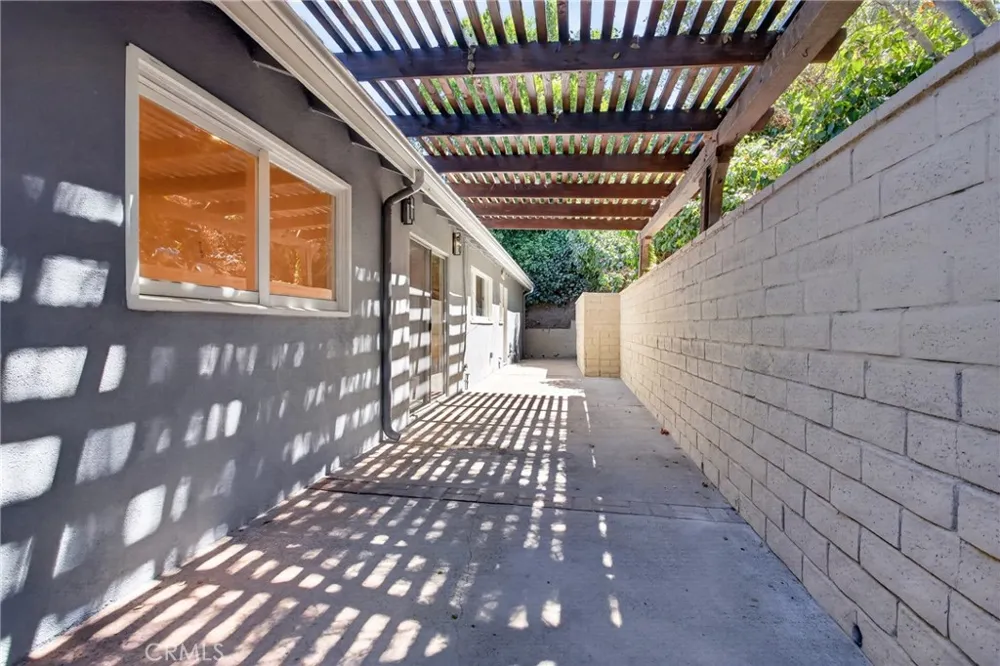 3370 Coy Sherman Oaks, CA 91423