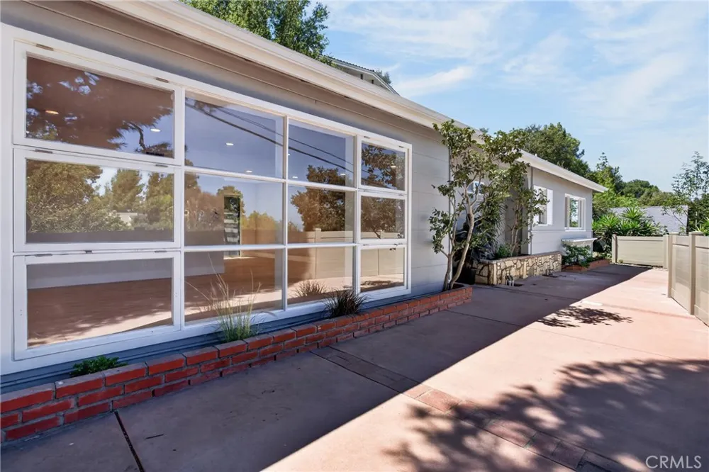 3370 Coy Sherman Oaks, CA 91423