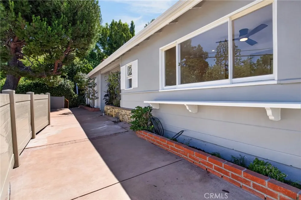 3370 Coy Sherman Oaks, CA 91423