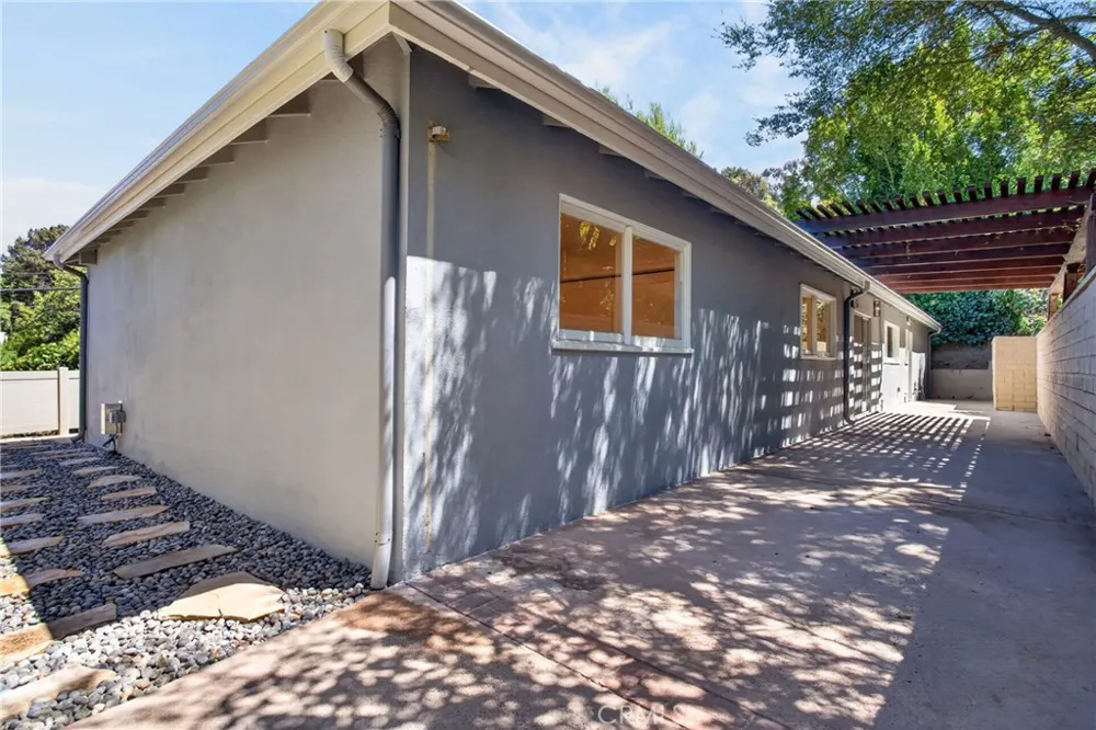 3370 Coy Sherman Oaks, CA 91423