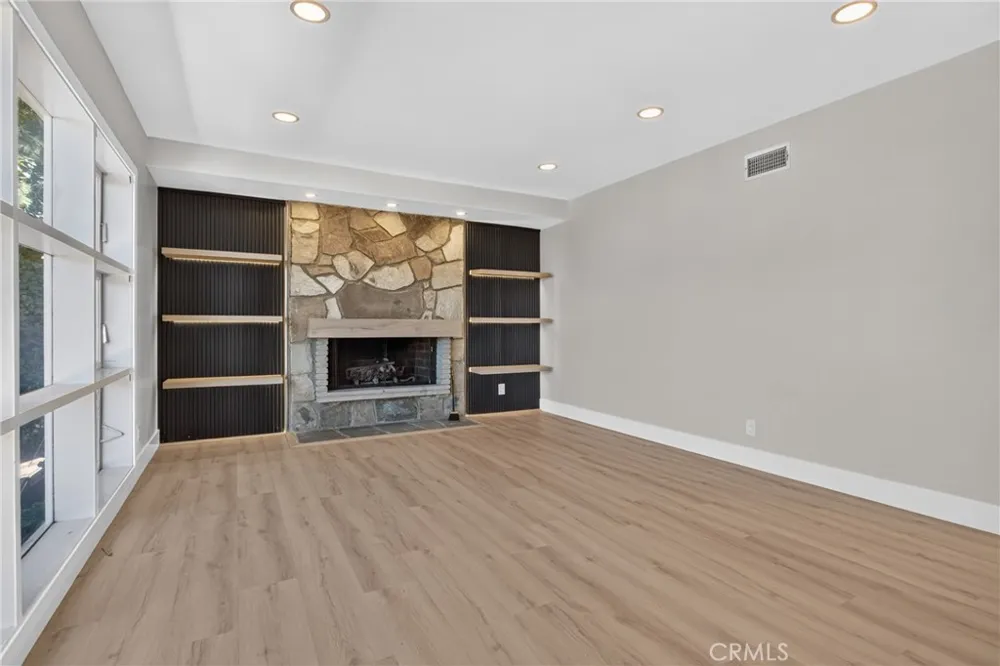 3370 Coy Sherman Oaks, CA 91423