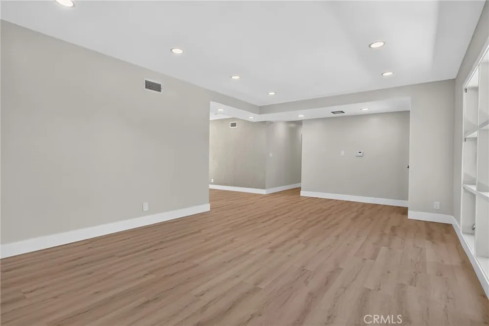 3370 Coy Sherman Oaks, CA 91423