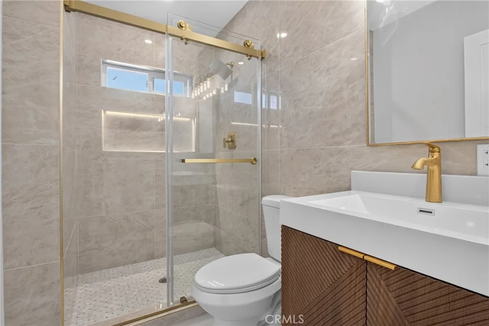 3370 Coy Sherman Oaks, CA 91423