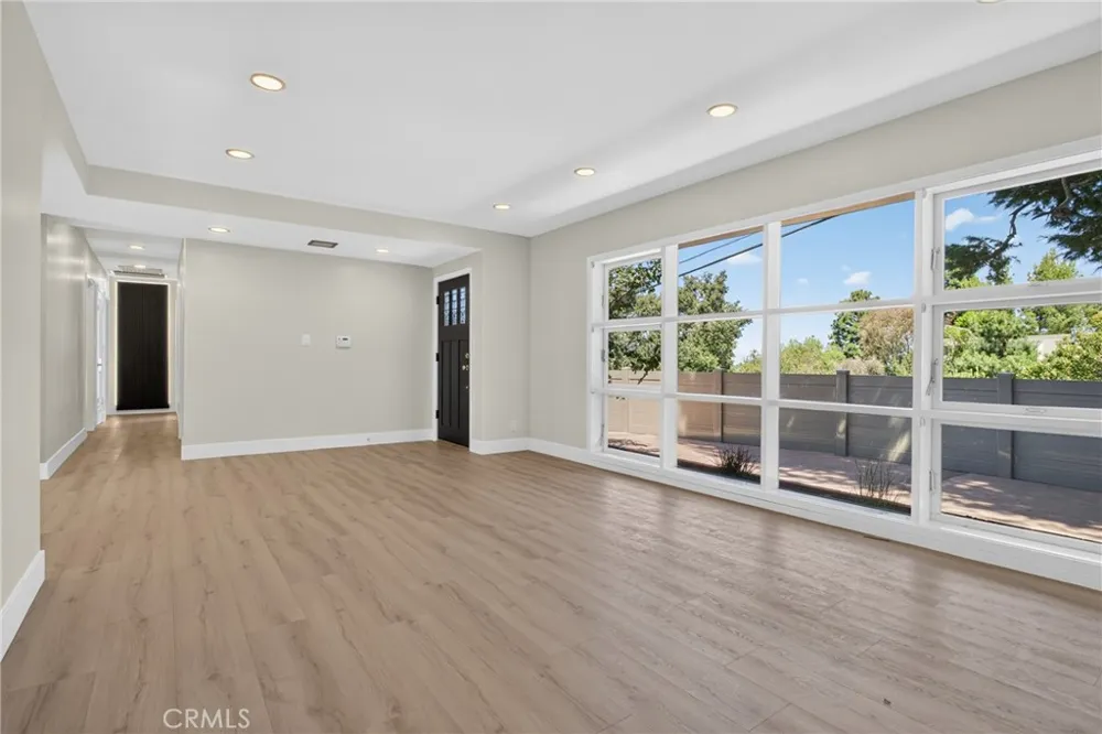 3370 Coy Sherman Oaks, CA 91423
