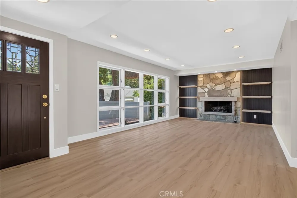 3370 Coy Sherman Oaks, CA 91423