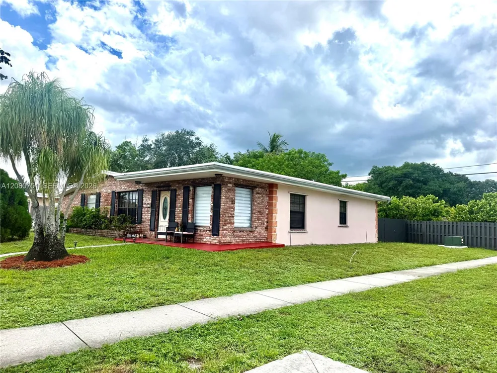 3851 SW 59th Ter Davie, FL 33314