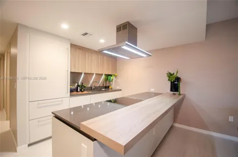 1000 Brickell Plz #4207