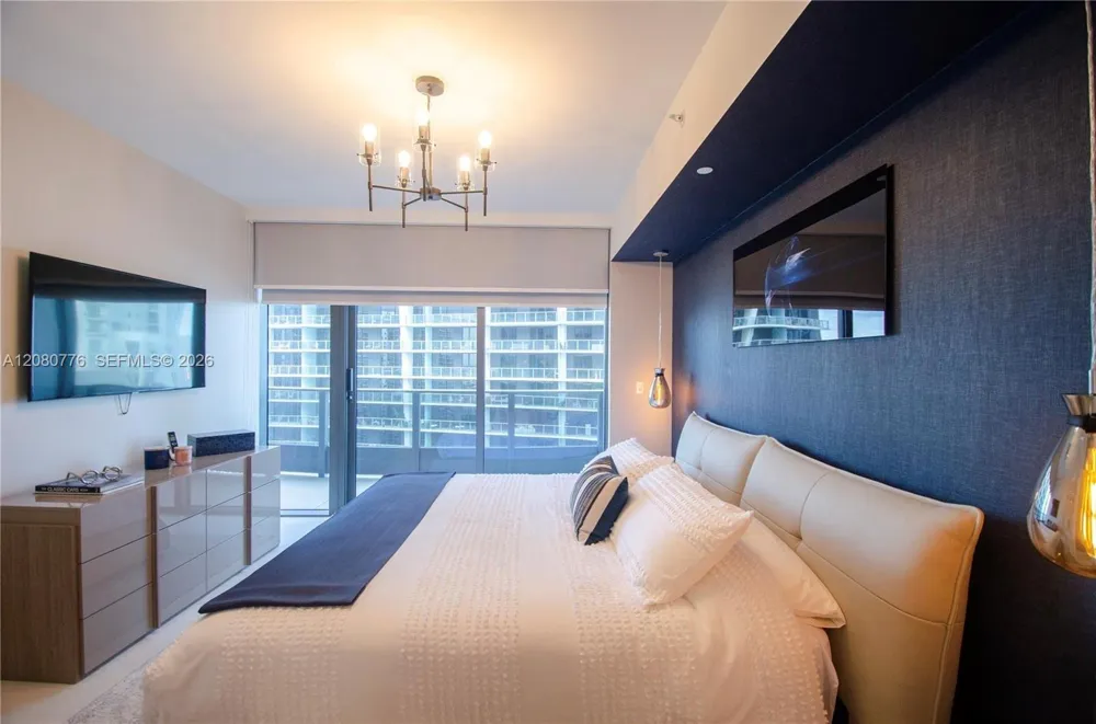 1000 Brickell Plz #4207 Miami, FL 33131