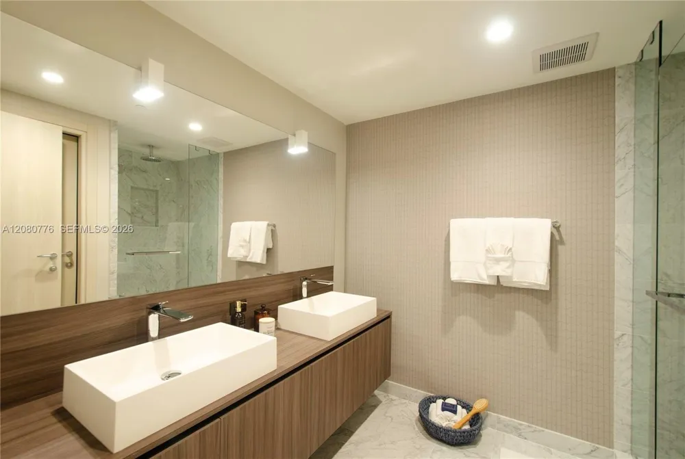 1000 Brickell Plz #4207 Miami, FL 33131