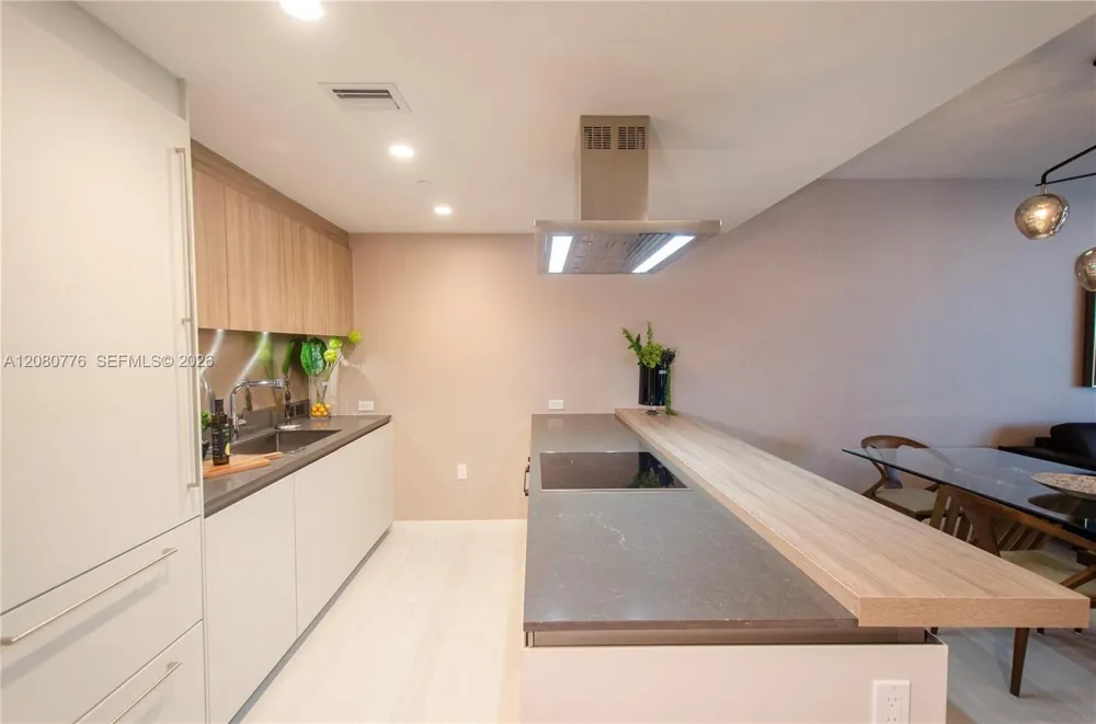 1000 Brickell Plz #4207 Miami, FL 33131