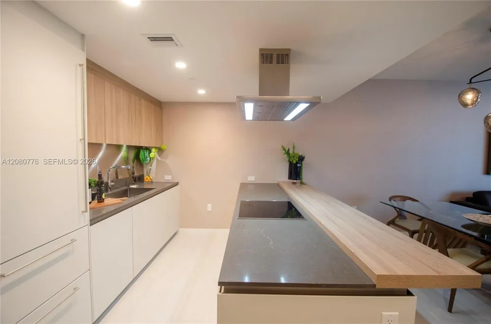 1000 Brickell Plz #4207 Miami, FL 33131