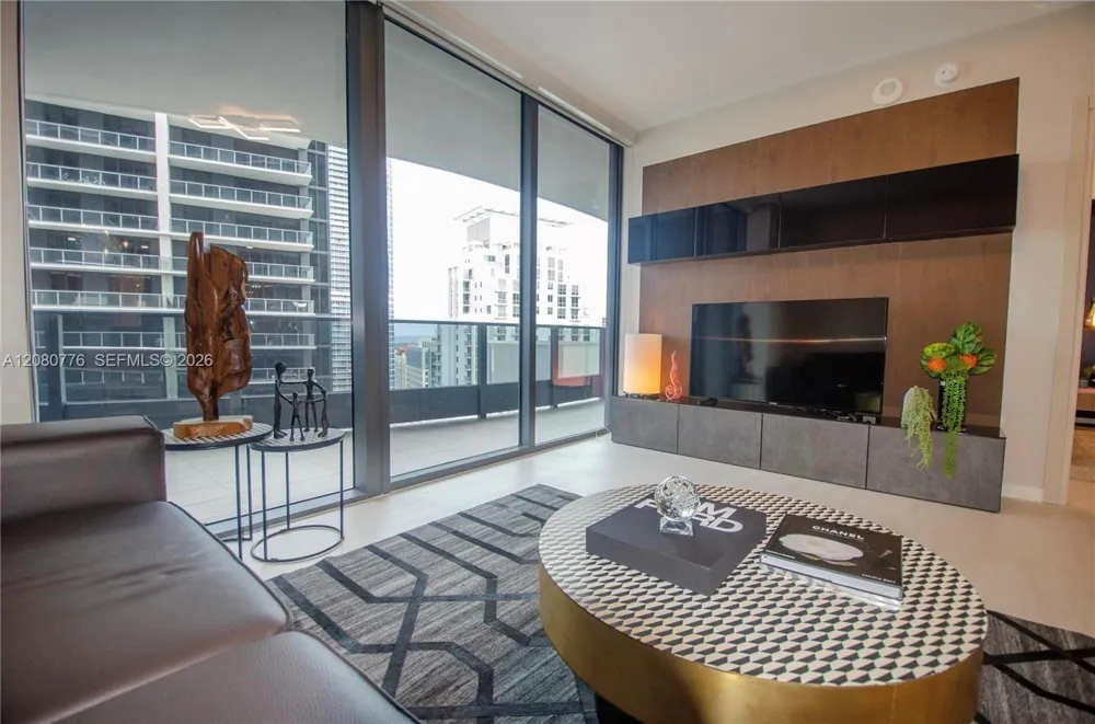 1000 Brickell Plz #4207 Miami, FL 33131