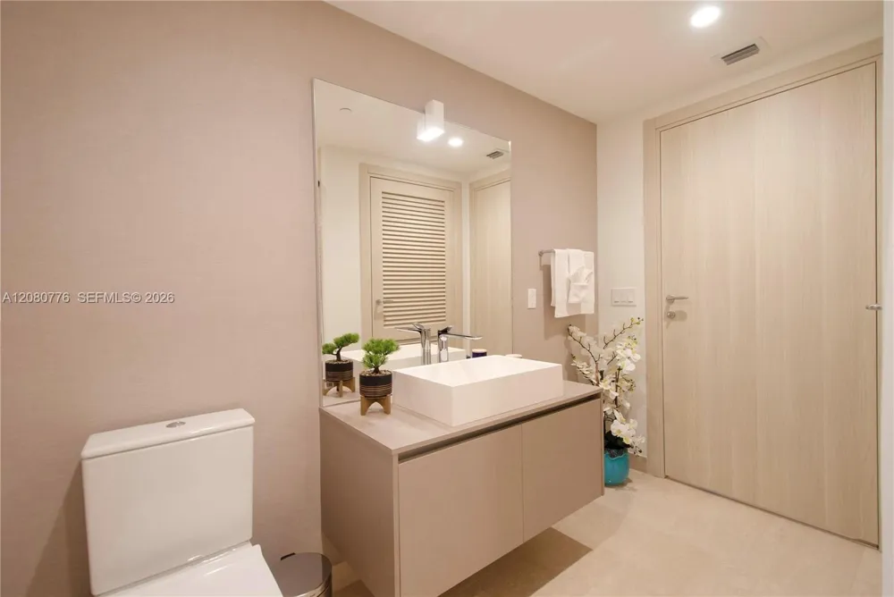 1000 Brickell Plz #4207 Miami, FL 33131