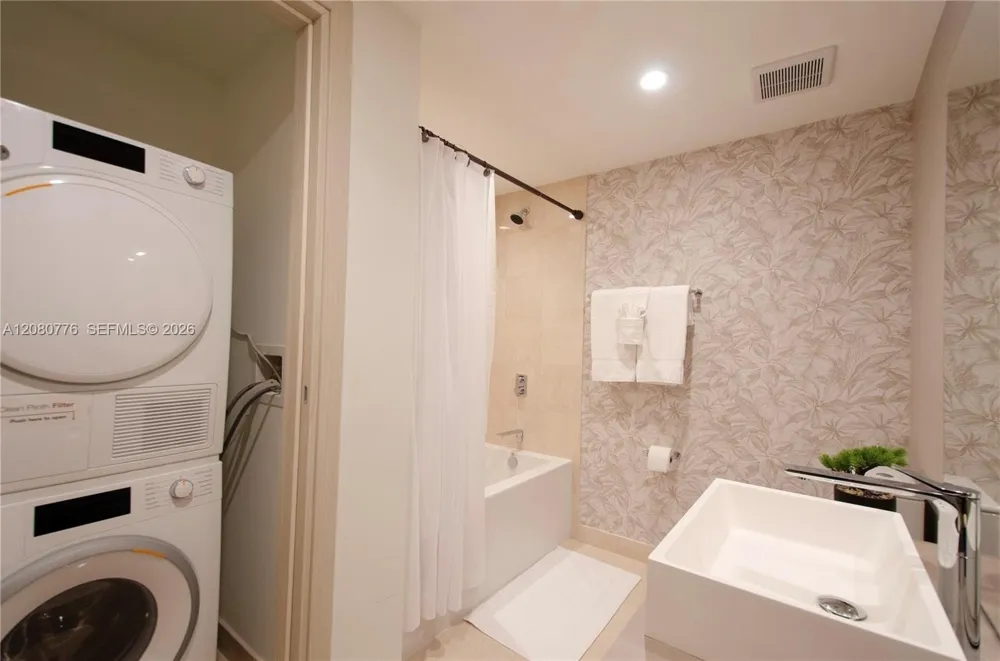 1000 Brickell Plz #4207 Miami, FL 33131