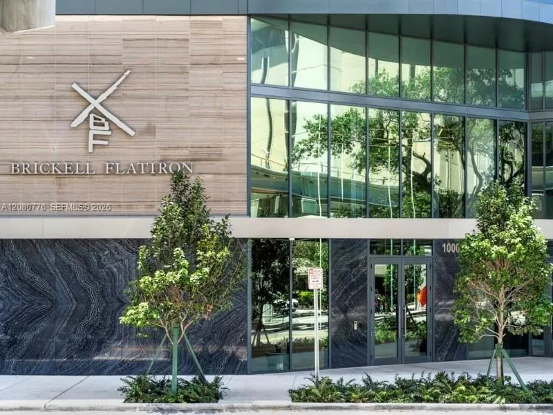 1000 Brickell Plz #4207 Miami, FL 33131