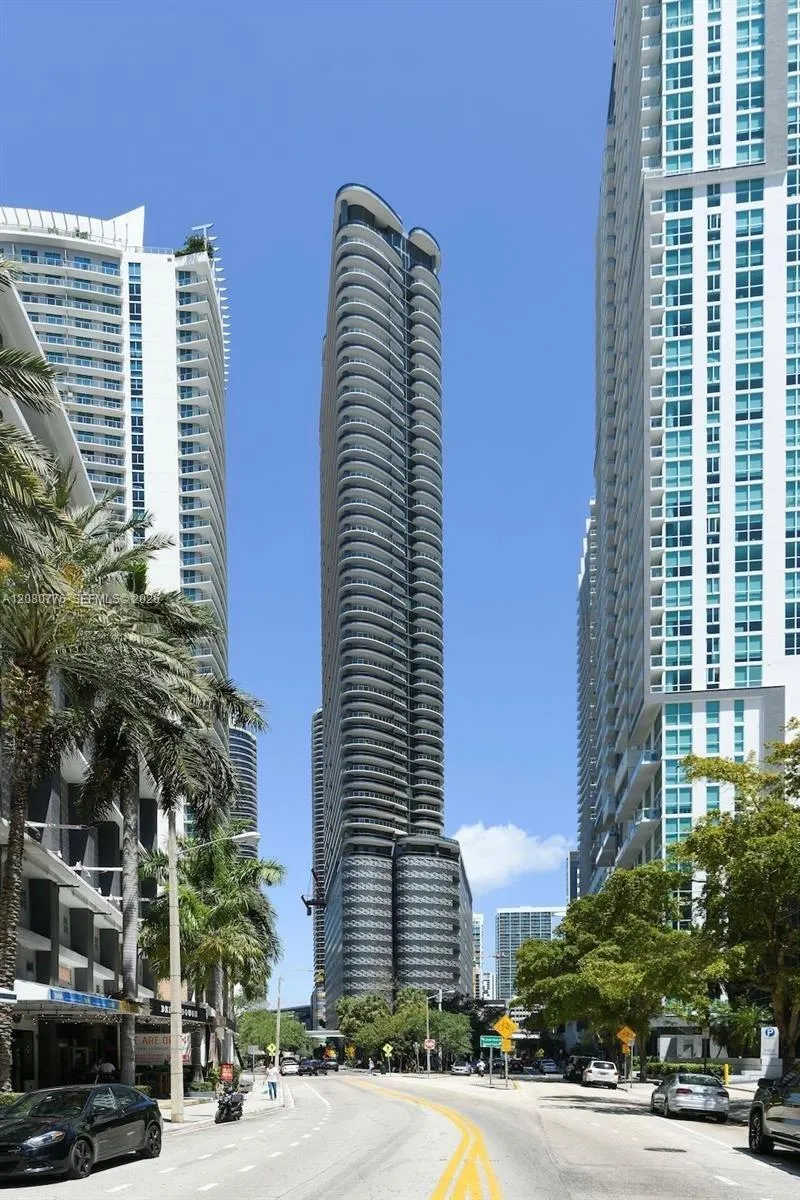 1000 Brickell Plz #4207 Miami, FL 33131