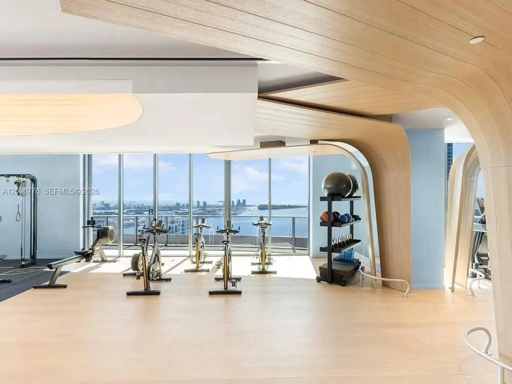 1000 Brickell Plz #4207 Miami, FL 33131