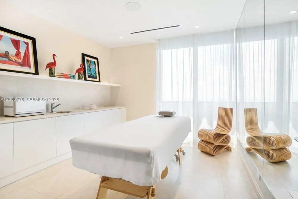 1000 Brickell Plz #4207 Miami, FL 33131