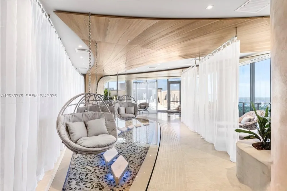 1000 Brickell Plz #4207 Miami, FL 33131