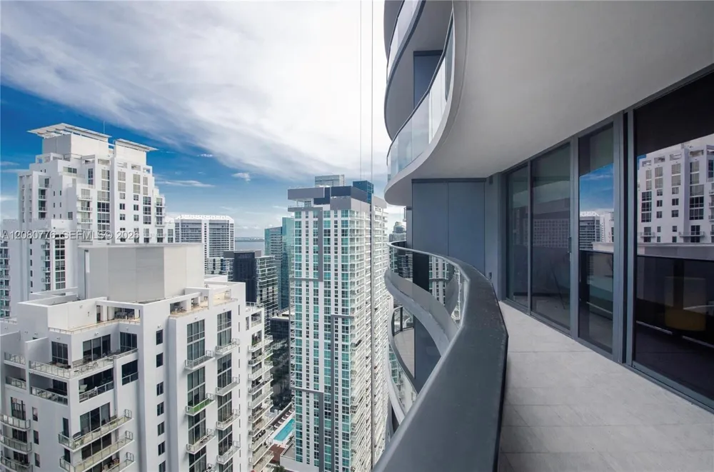 1000 Brickell Plz #4207 Miami, FL 33131
