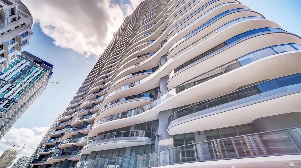 1000 Brickell Plz #4207 Miami, FL 33131