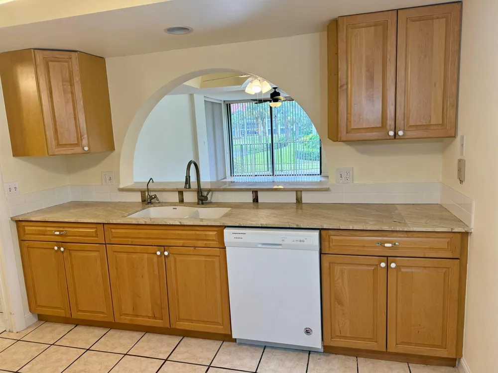 7030 HALF MOON CIRCLE #121 Hypoluxo, FL 33462