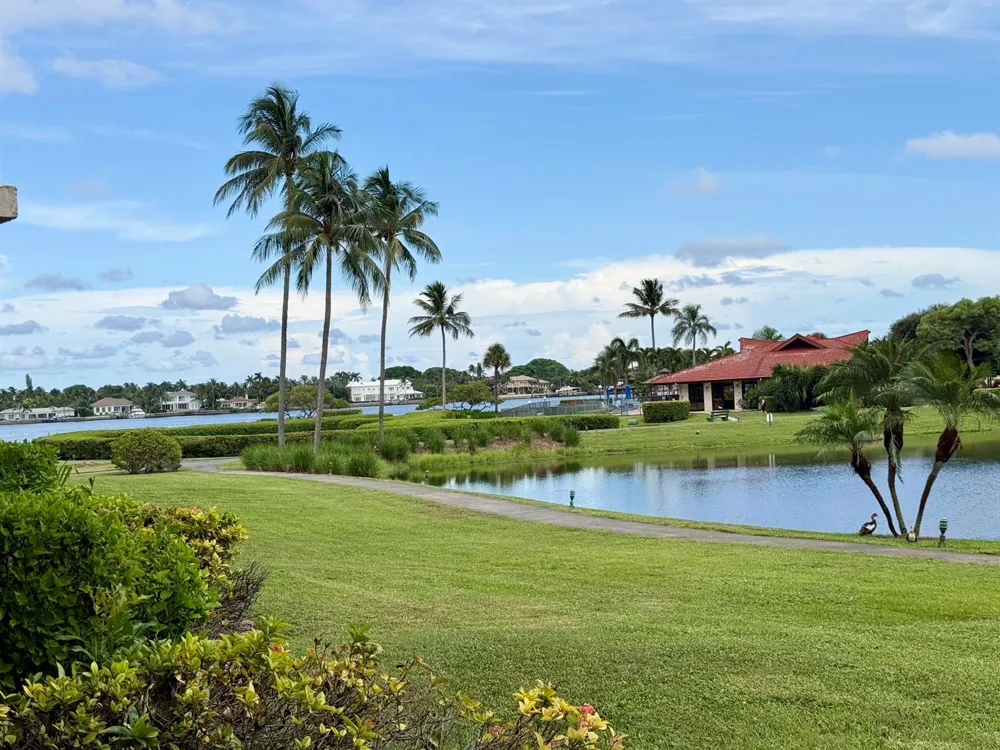 7030 HALF MOON CIRCLE #121 Hypoluxo, FL 33462