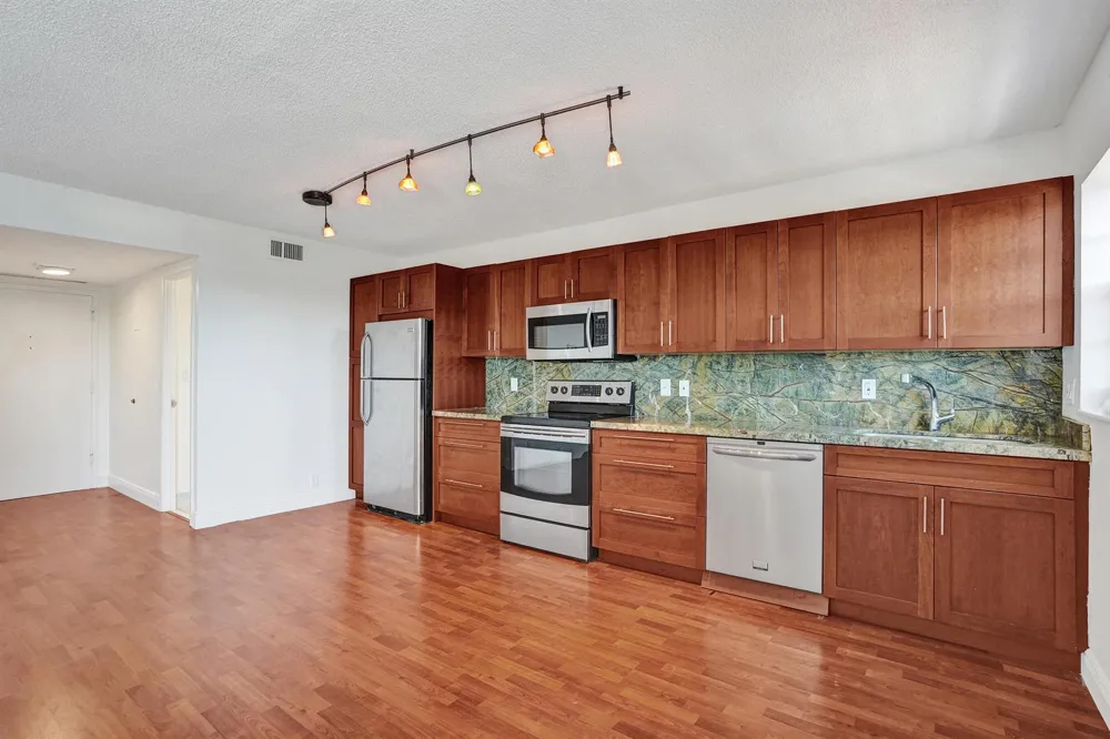 2500 NE 48TH LANE #606 Fort Lauderdale, FL 33308