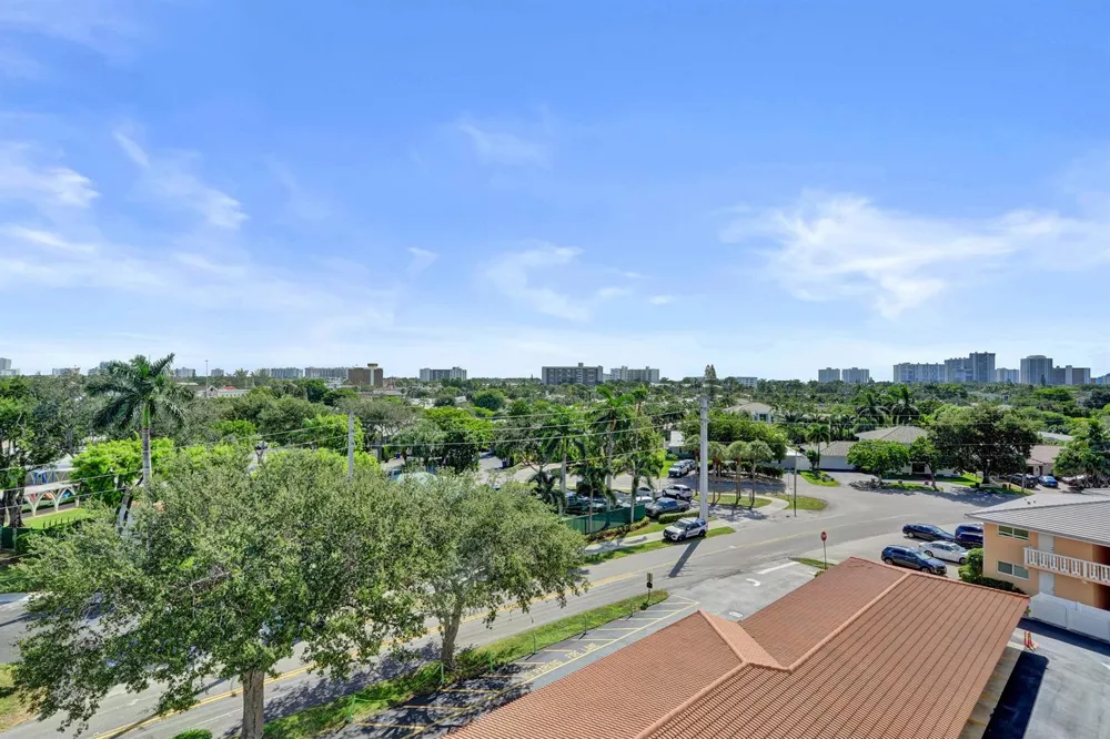 2500 NE 48TH LANE #606 Fort Lauderdale, FL 33308