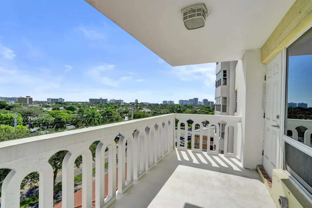 2500 NE 48TH LANE #606 Fort Lauderdale, FL 33308