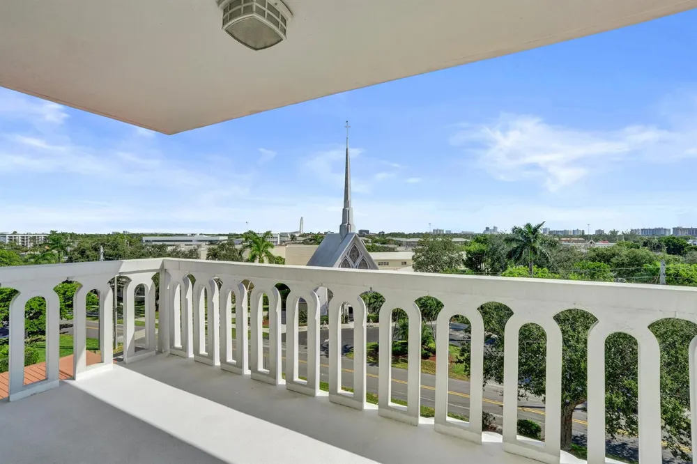 2500 NE 48TH LANE #606 Fort Lauderdale, FL 33308