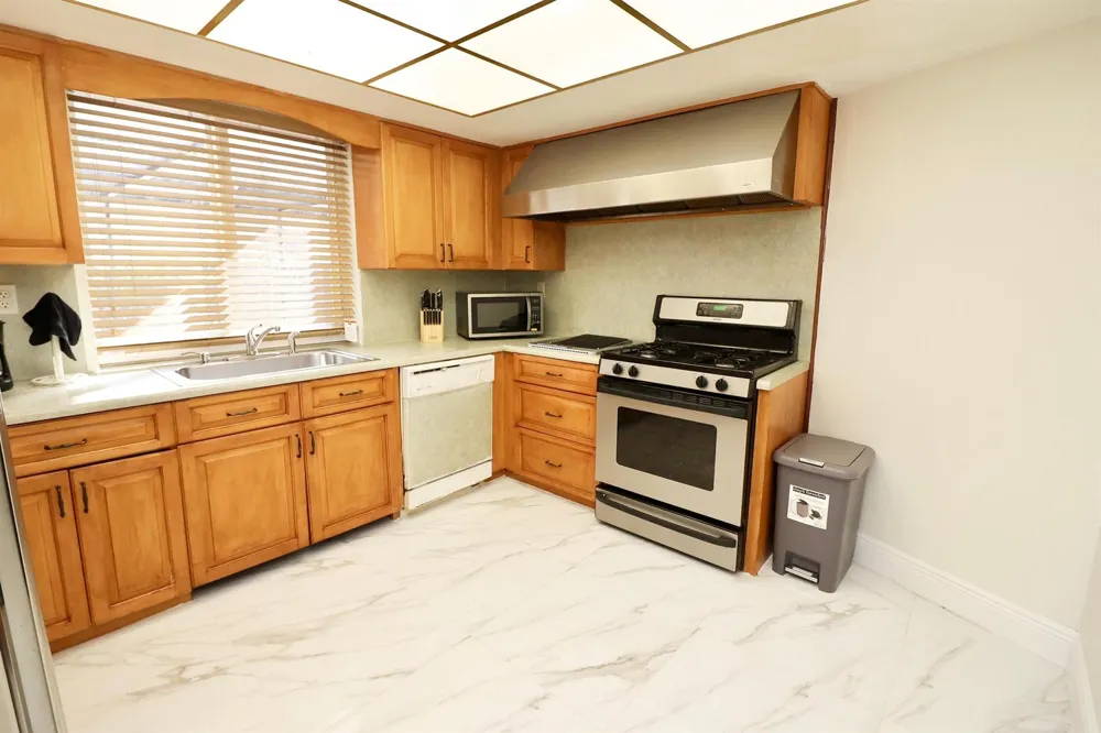 842 NE 154TH STREET Miami, FL 33162
