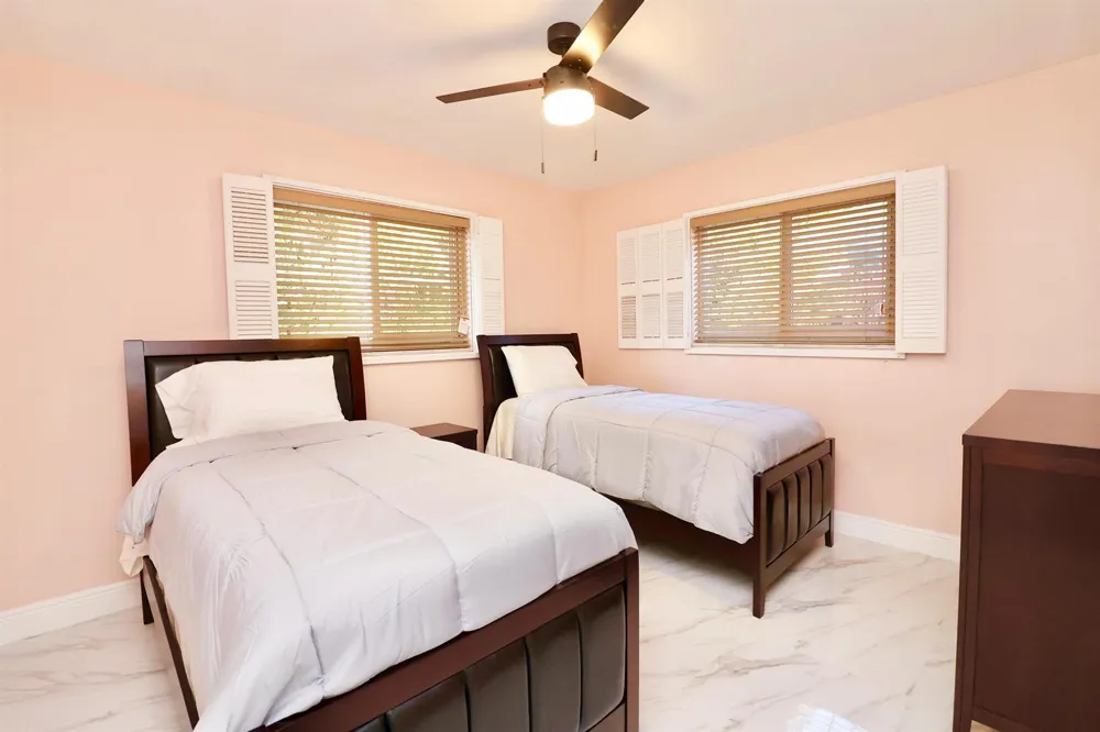 842 NE 154TH STREET Miami, FL 33162