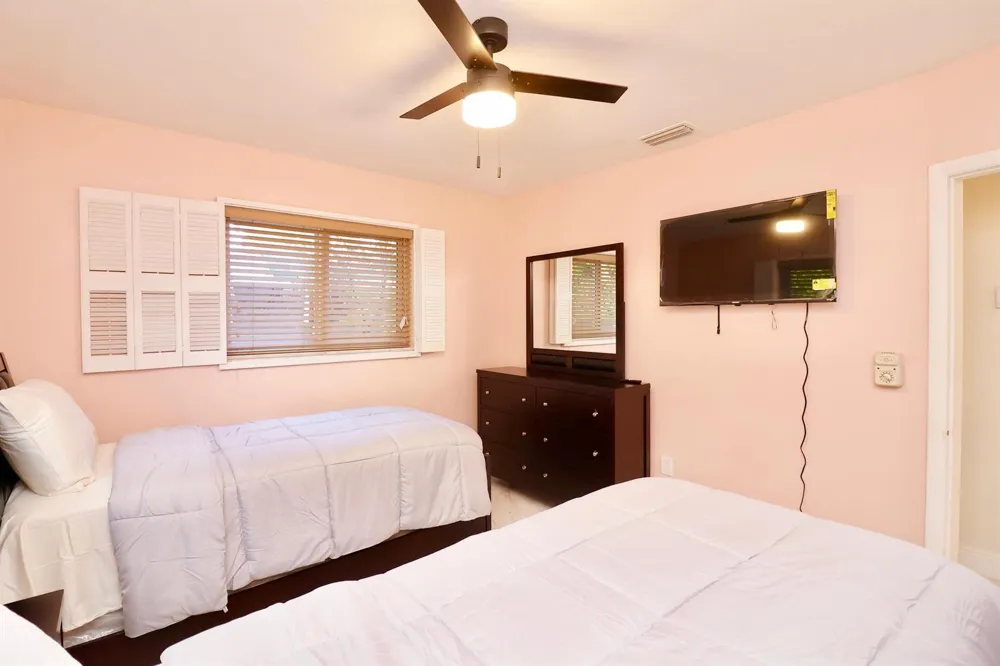 842 NE 154TH STREET Miami, FL 33162