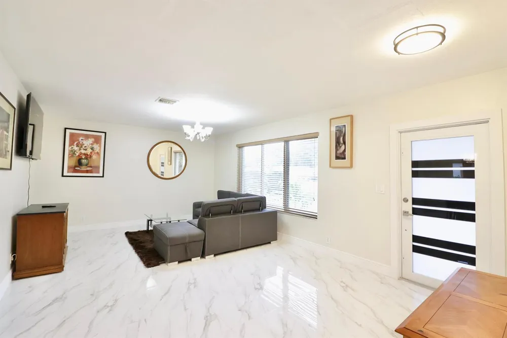 842 NE 154TH STREET Miami, FL 33162