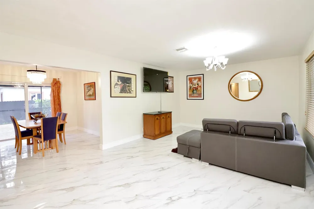 842 NE 154TH STREET Miami, FL 33162