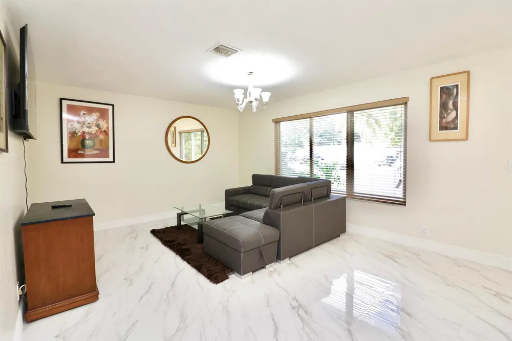 842 NE 154TH STREET Miami, FL 33162