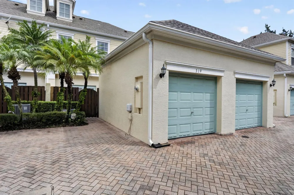 319 E BAY CEDAR CIRCLE Jupiter, FL 33458