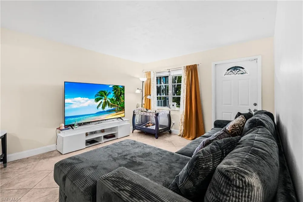 1099 Vineyard Place Lehigh Acres, FL 33936