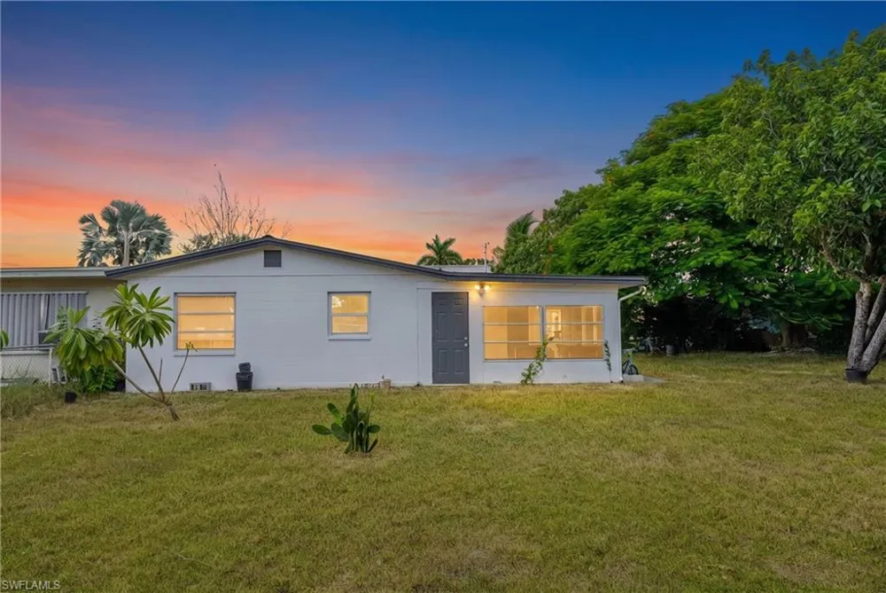 1099 Vineyard Place Lehigh Acres, FL 33936