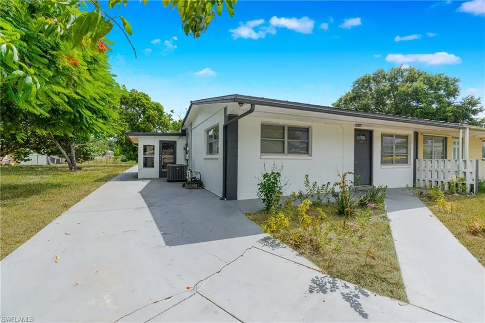 1099 Vineyard Place Lehigh Acres, FL 33936