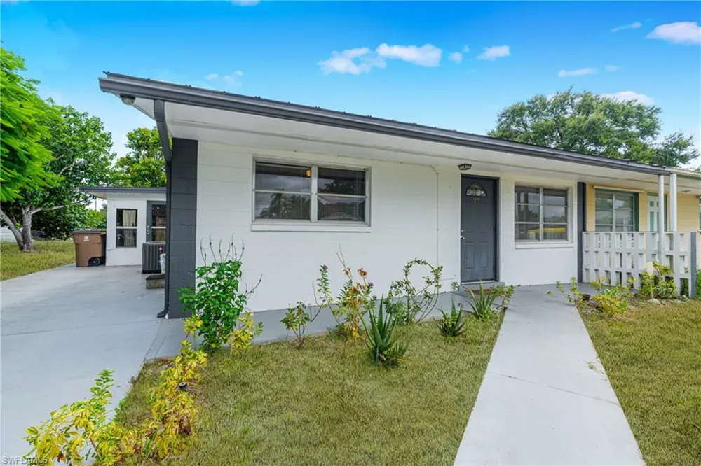 1099 Vineyard Place Lehigh Acres, FL 33936