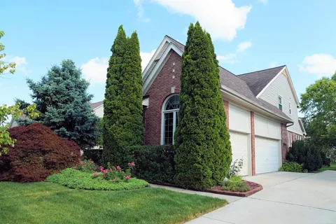 45875 Fountain View Drive