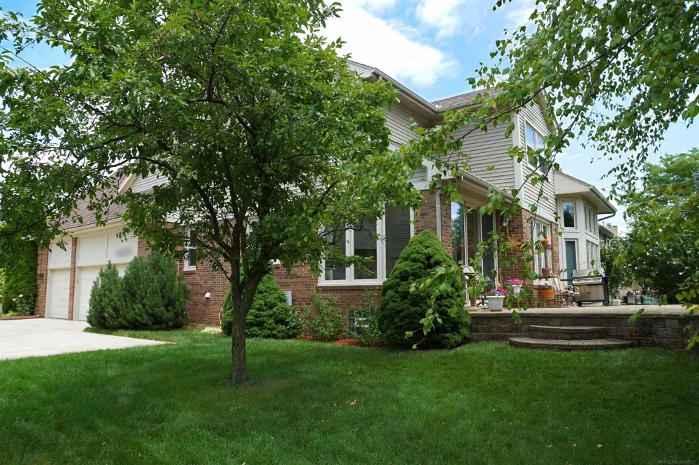 45875 Fountain View Drive Canton Charter Township, MI 48188