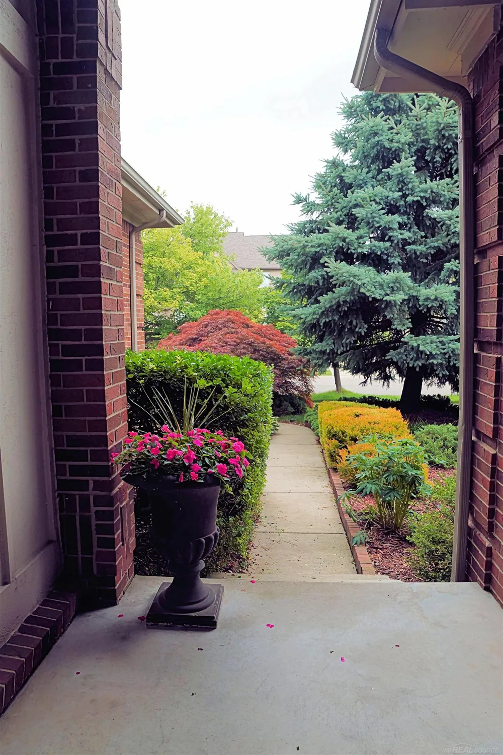 45875 Fountain View Drive Canton Charter Township, MI 48188