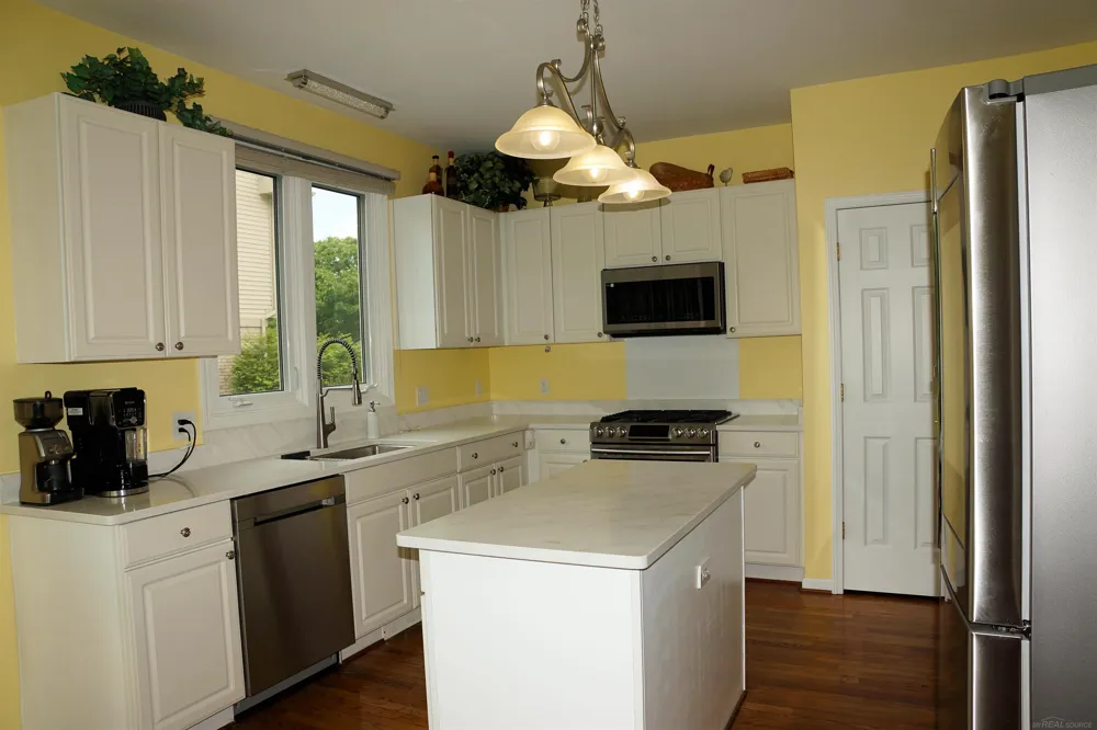 45875 Fountain View Drive Canton Charter Township, MI 48188